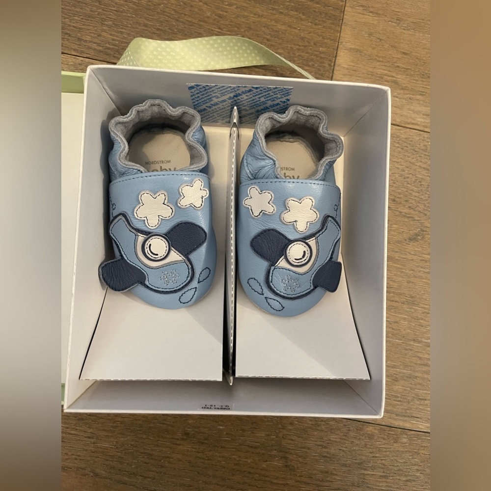 Nordstrom baby boy crib shoes size 0-6
